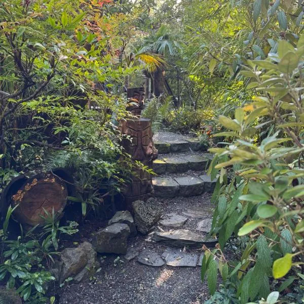 Magnolia Petal Accommodation, hotel en Salt Spring Island
