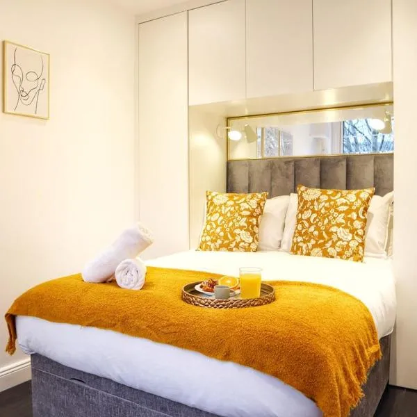 Modern 2BR near Tower Bridge WiFi & Self Check-in, khách sạn ở London
