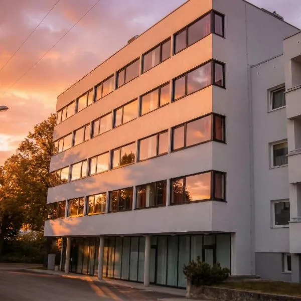 Carolina Hotel, viešbutis Pernu