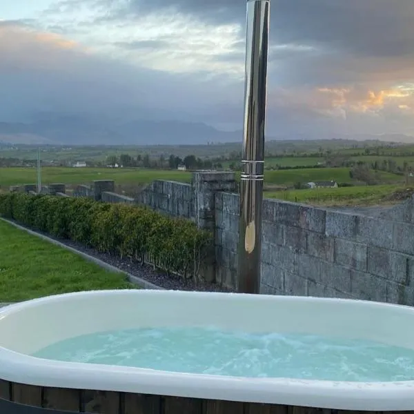 Studio Sleeps 2 -Private Hot Tub -Enclosed Garden, hotell sihtkohas Killarney