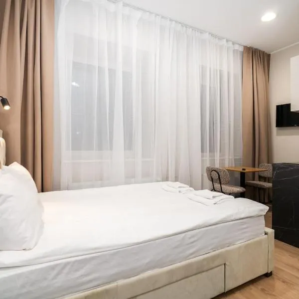 Airport-Bus - 13 North Studios - Apartment 6, hotel em Talin