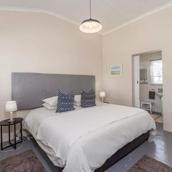 Honeyrock Cottages, Hotel in Kleinmond