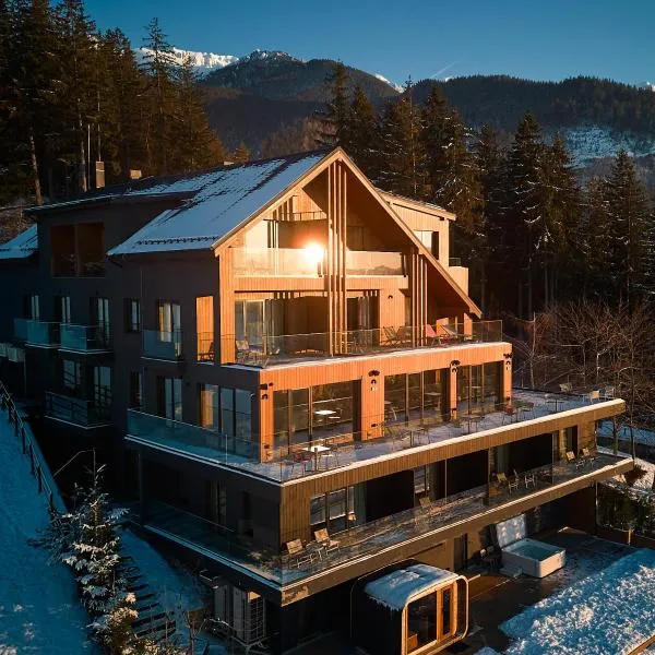 The Pines Bucegi Lodge, hotel in Bran