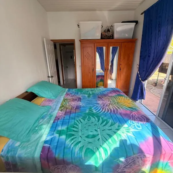 MAKIVI Pension Bourgeoise, מלון בAtuona