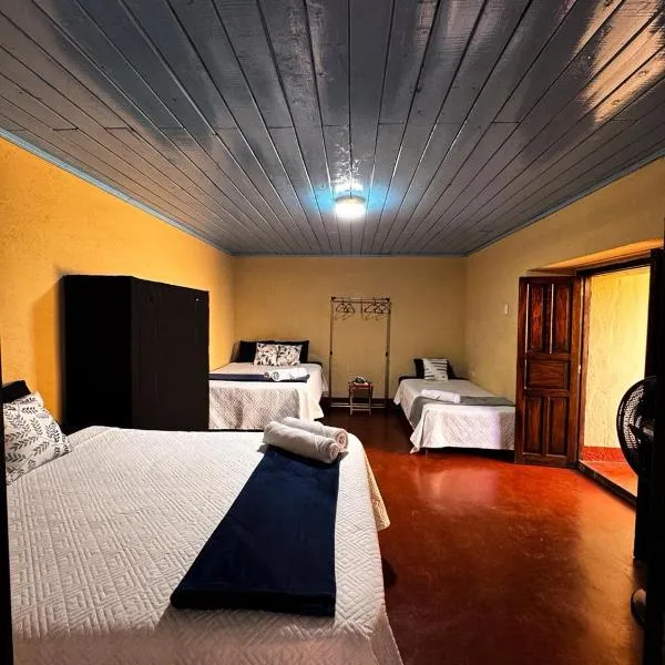 Casa Luna, 12-mins Walk from Arch of Santa Catarina, hotelli kohteessa Antigua Guatemala