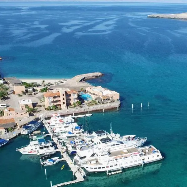 Club Cantamar Beach Hotel & Marina, מלון בלה פז