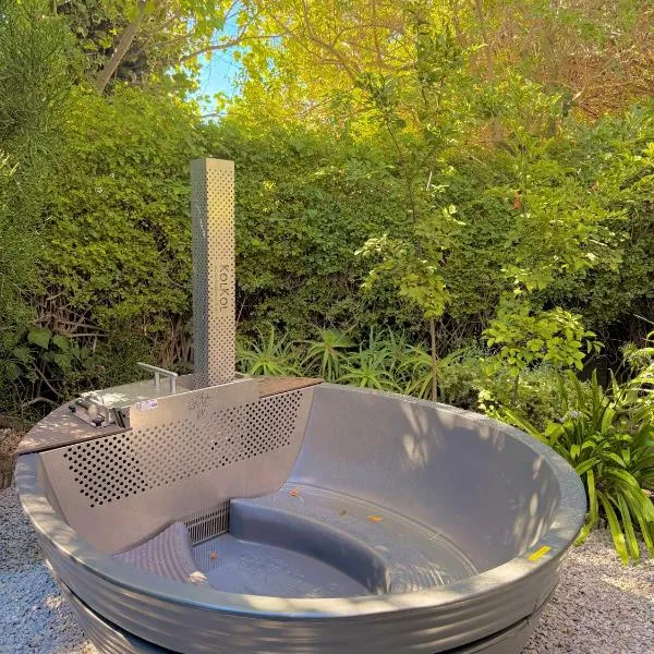 Loft Escape in Onrus with Hot Tub- 2km from beach, hôtel à Hermanus