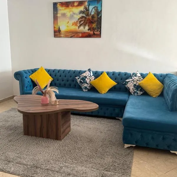 Charming 1 bedroom apartment Ocean living room, Rabat, hotel i Rabat