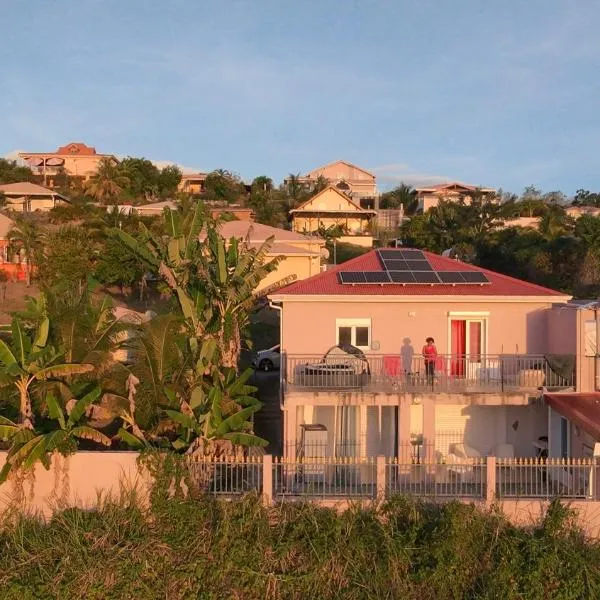 Tente Roots & Tiny House minimalistes - expérience simple et authentique au Diamant I Le Paradis des Petits Voyageurs I Ideal 1 à 3 nuits, hôtel au Diamant