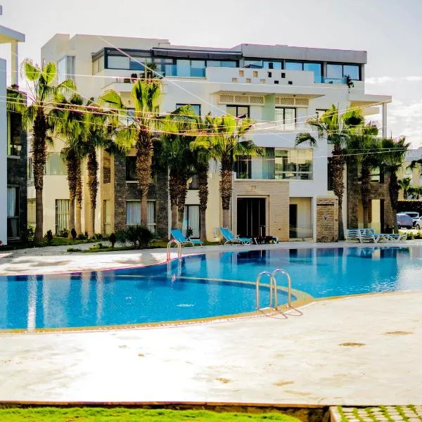 Luxury 3-Bedroom Apartment with Pool & near Beach in Agadir Bay, hotel en Agadir