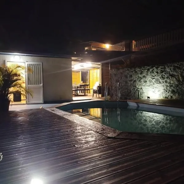 Location Saisonnière Les Caféiers, hotel v destinaci Le Tampon