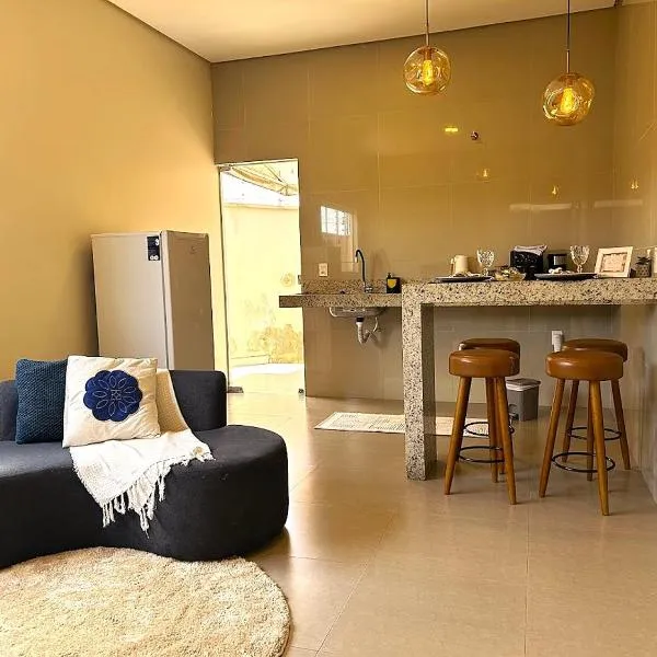 Casa 04 - Casa com 2 quartos, sendo uma suíte localizada próximo a rodoviária e o aeroporto, hotel em Palmas