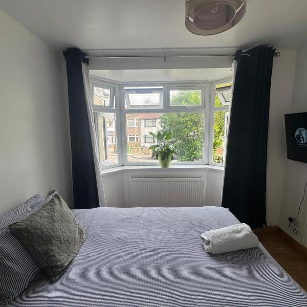 G2 Economy Double Room - Sandycroft Guest House, London