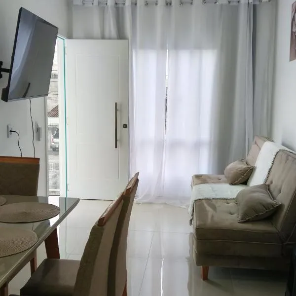 Apto Moderno a 700 metros da praia com varanda, hotel a Navegantes