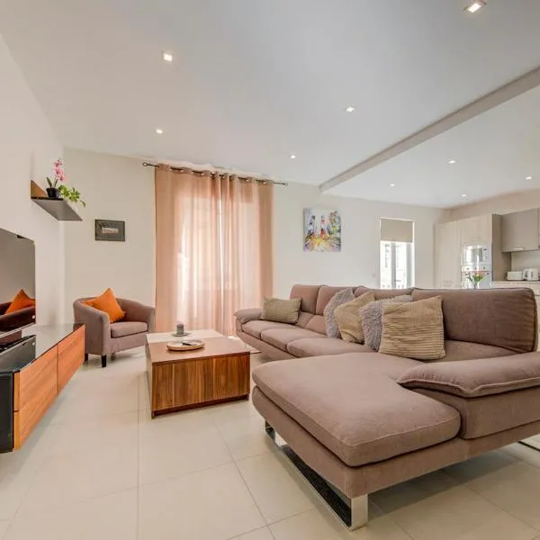 Beautiful 3BR Gem in the Heart of St Julians, hotel en San Julián