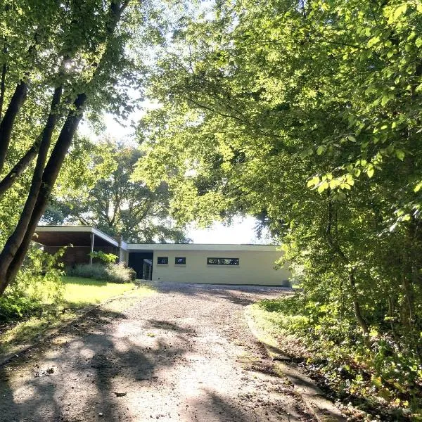 Bungalow 140, hotel di Maarkedal