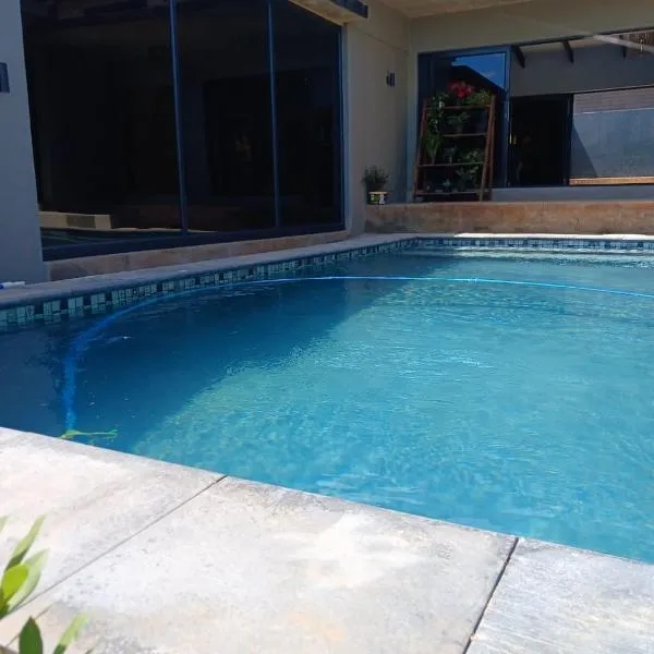 the Host at Bingos House Self Catering, hotell sihtkohas Thohoyandou