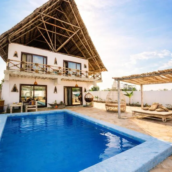 Luxury Mnemba Villa with Private Pool 100m to Beach, hotel in Muyuni