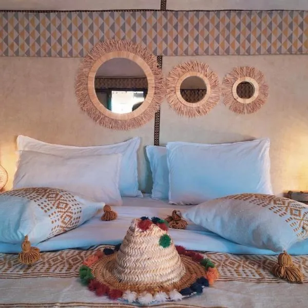 Sunny Luxury Camp, hotel em Merzouga