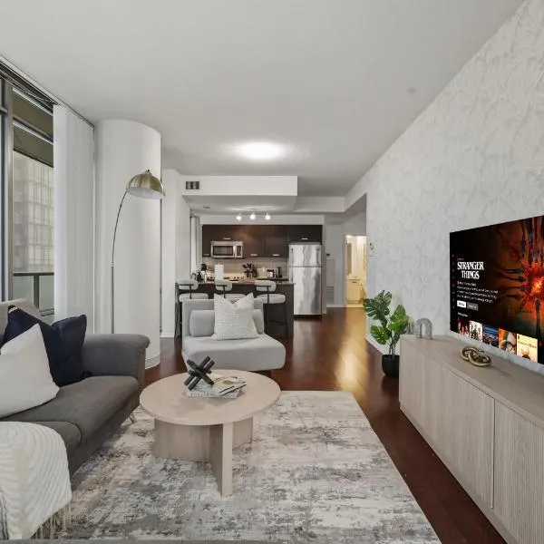 Designer Bay Street Condo Sleep 6, hotel en Toronto