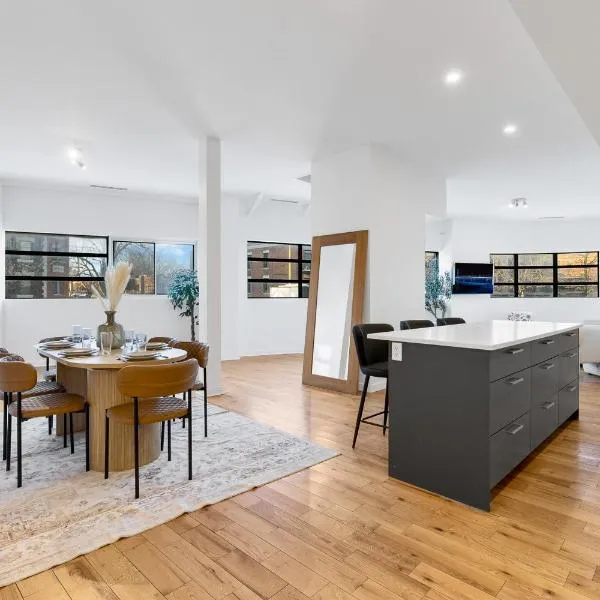 Modern & Spacious 2 bedrooms in Montreal, hotel en Montreal