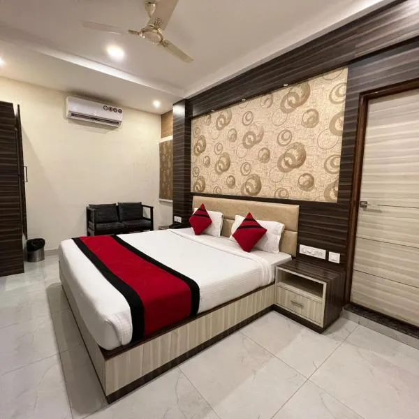 Shri Sai Hotel Azamgarh Near Roadway Bus Stand、Āzamgarhのホテル