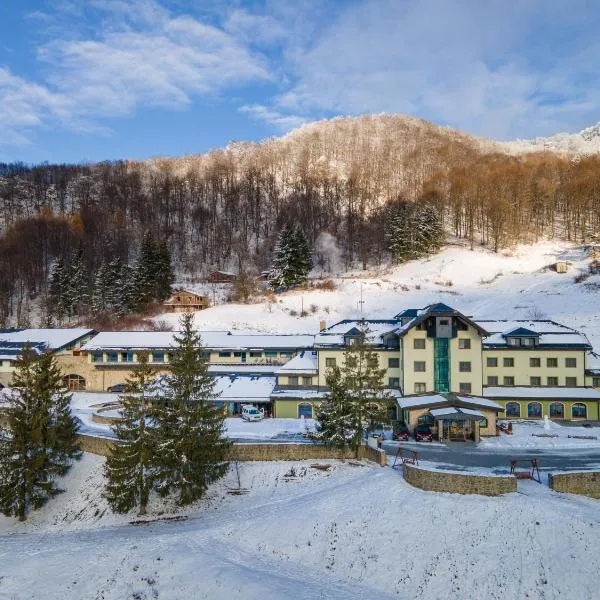 Wellness Hotel Jason, hotel v mestu Vršatské Podhradie