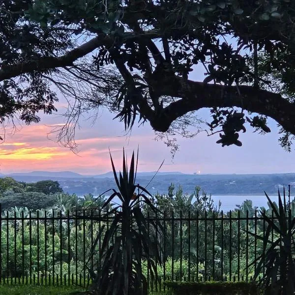 Hillton Manor Guest House, hotell i Richards Bay