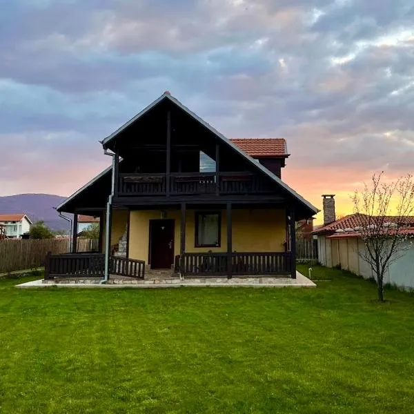 Mountain Family Guest House Rayovo, hotell i Rayovo