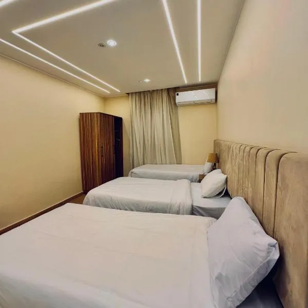 Pyramids fort & free pick up shuttle, hotell i Giza