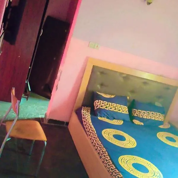 Limelight Apartment and suites, hotel di Oko Erin