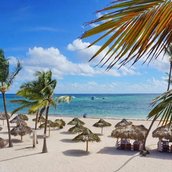 PLAYA Los Corales VILLAS and suites, BBQ POOL SPA, hotelli Punta Canassa