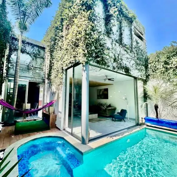 Beautiful House with Climate Pool and Jacuzzi, hotel v destinácii Colima