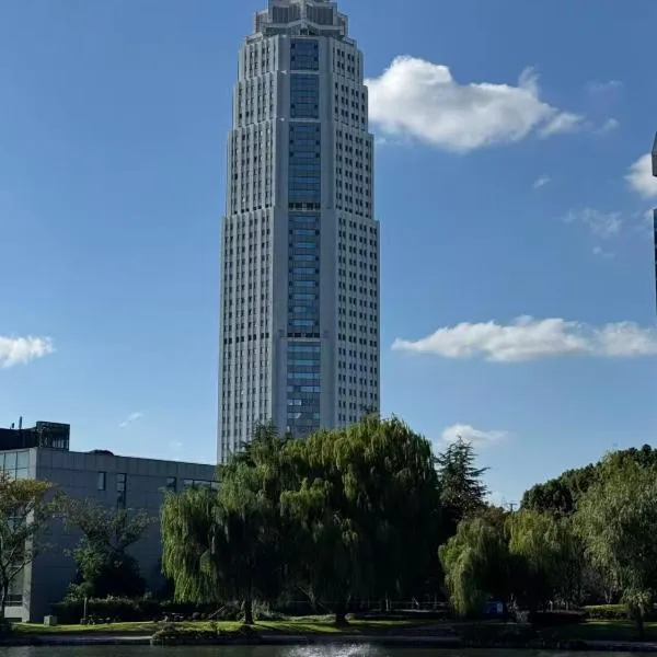Ramada Plaza Pudong Shanghai, hotel sa Shanghai