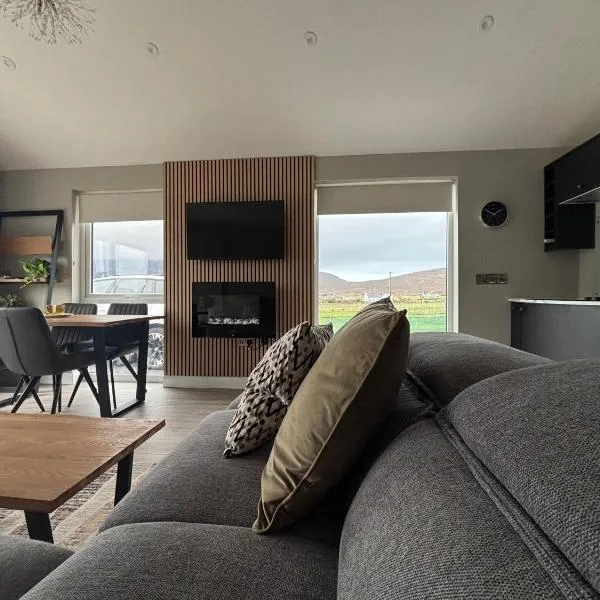 Beyond The Waters Edge Chalet, hotel en Dooagh