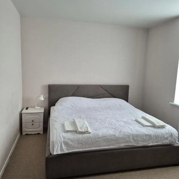 Гостьовий Будинок Апартаменти в тихому центральному районі ОПАЛЕННЯ ТА ГАРЯЧА ВОДА 24-7 ЕЛЕКТРИЧНА САУНА працює за графіком відключення світла черга 1-1 ЗВІТНА ДОКУМЕНТАЦІЯ ДЛЯ ВІДРЯДЖЕННЯ,波爾塔瓦的飯店