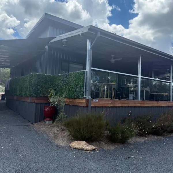 Banksia apartment - Escape to Serene Rural Bliss!, Hotel in Inverell