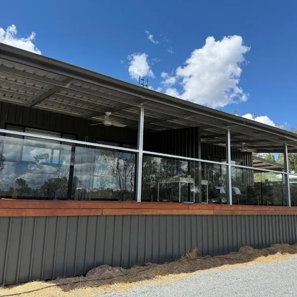 Waratah apartment - Escape to Serene Rural Bliss!, hotel v mestu Inverell