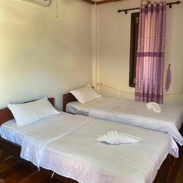 Phonyeng Guest house, hotel i Ban Mouang