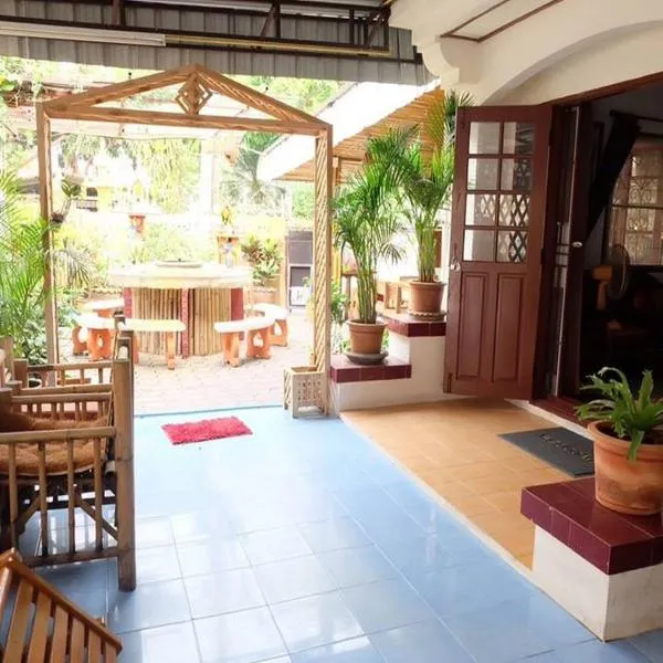 Hug Glur House Tour and Hostel, Hotel in Chiang Mai