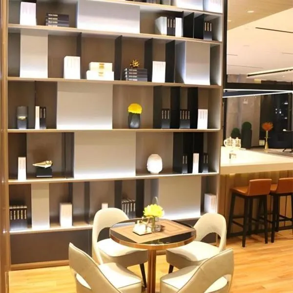 Echarm Hotel Yangzhou Jiangdu Jinyin Plaza, hotel sa Zhanggang