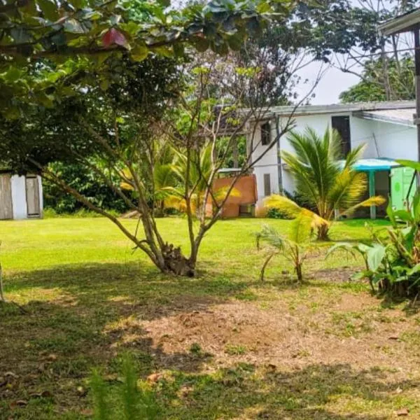 Villa 1200m2 de jardin "100m plage", hotel v destinácii Kribi