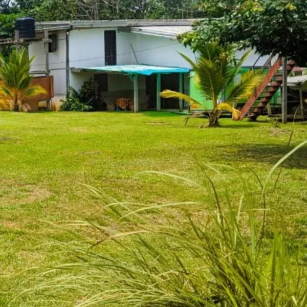 Villa 1200m2 de jardin "100m plage", hotel a Kribi