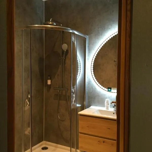 Logis Hôtel & Appartements Le Florence, hotel em Saint-Quentin