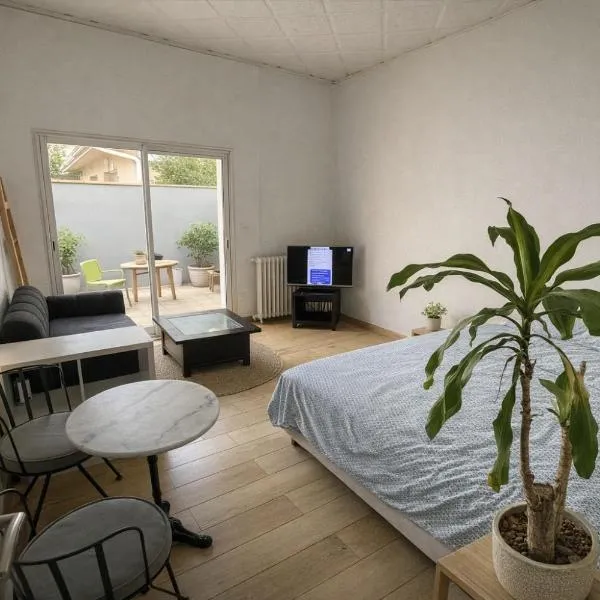 Appartement BORDEAUX BASTIDE, hotel i Bordeaux