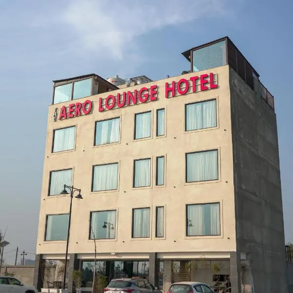 The Aero Lounge Hotel 2kms From Airport, отель в Амритсаре