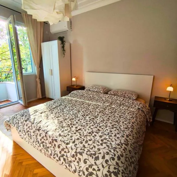 Serenity Lodge, close to NDK!, hotel em Sófia