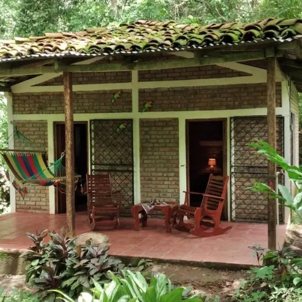 Jungle Cabins El Escondido, hotel v destinaci Muy Muy