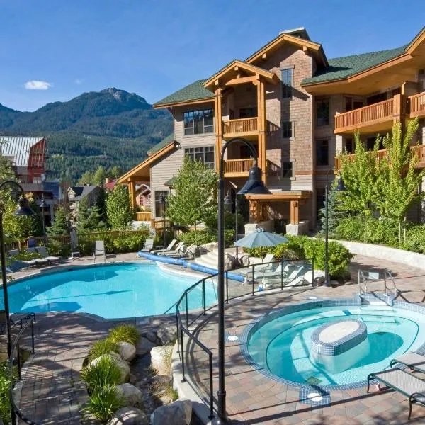 First Tracks Lodge, by Lodging Ovations, hotel in Whistler