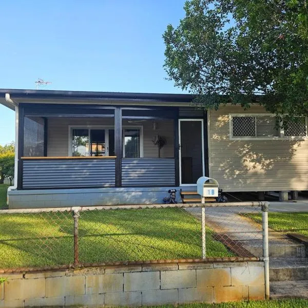 Bongaree Beach Shack - close to the bridge!, Hotel in Bongaree